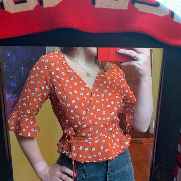 Lulu’s half sleeve ruffled orange floral wrap top - Picture 6 of 6